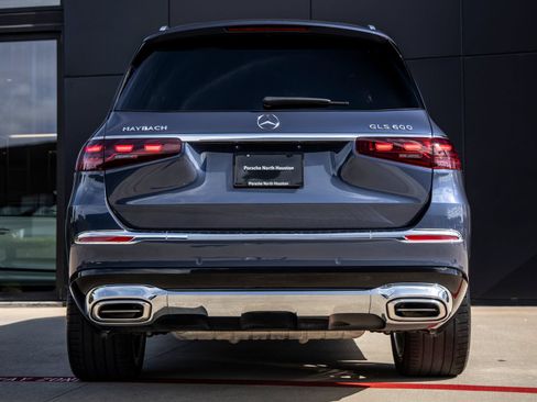Used 2024 Mercedes-Benz Maybach GLS 600 4MATIC image 7