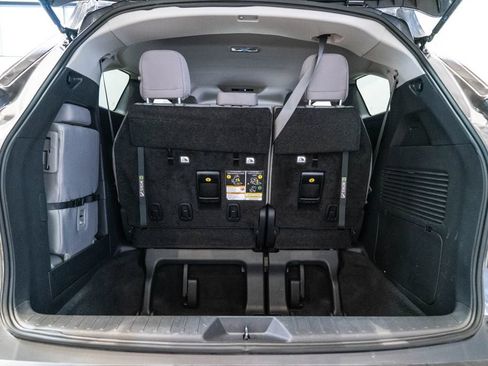 Used 2025 Toyota Sienna LE FWD image 36