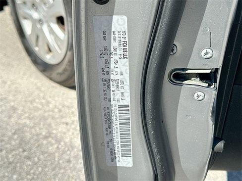 Used 2017 Dodge Journey SE image 31