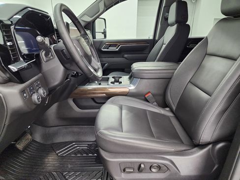 Used 2025 Chevrolet Silverado 2500 LT w/ Trail Boss Package image 8