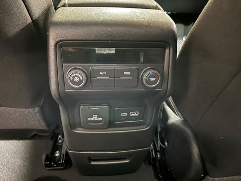 Certified 2023 GMC Acadia SLE w/ Driver Convenience Package image 13