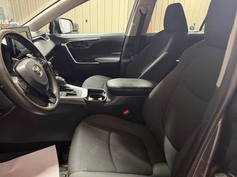 Used 2021 Toyota RAV4 LE FWD image 14