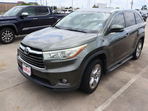 Used 2015 Toyota Highlander Limited FWD image 3