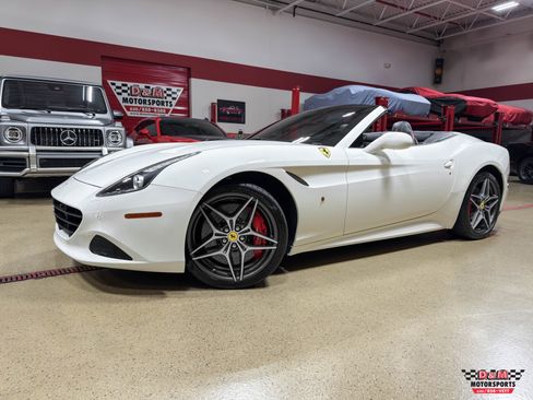 Used 2016 Ferrari California T image 1