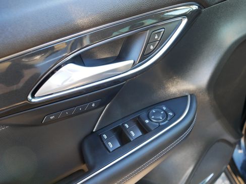 Used 2025 Buick Envision Preferred image 19