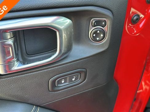 Used 2025 Jeep Wrangler Unlimited Sahara AWD/4WD image 12