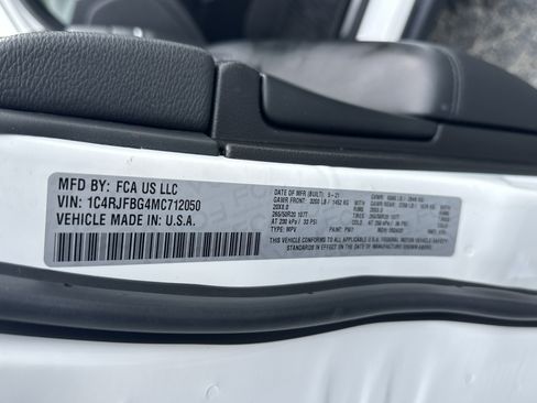 Used 2021 Jeep Grand Cherokee Limited w/ Sun & Sound Group AWD/4WD image 36