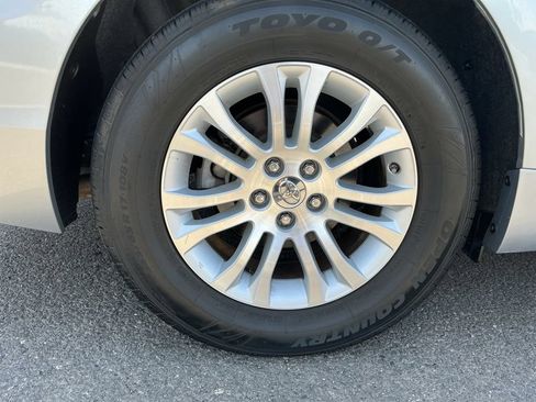 Used 2016 Toyota Sienna XLE w/ XLE Navigation Package FWD image 7