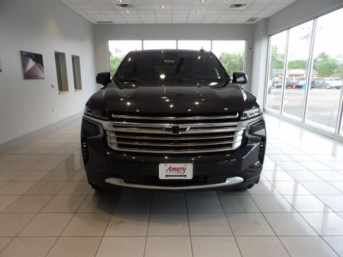 Used 2023 Chevrolet Suburban High Country AWD/4WD image 2