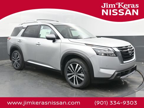 New 2025 Nissan Pathfinder Platinum image 1