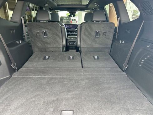 Used 2025 Buick Enclave Avenir w/ Super Cruise Package FWD image 16