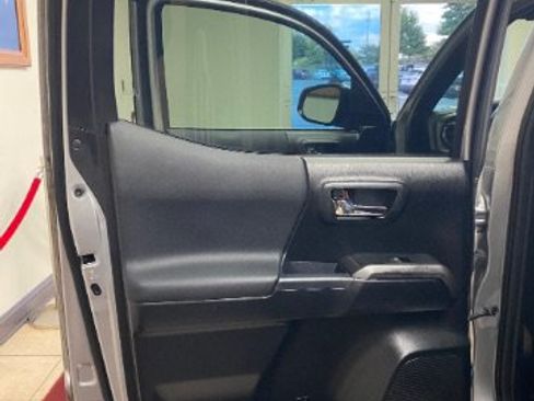 Used 2021 Toyota Tacoma TRD Sport RWD image 15
