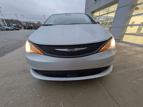 New 2026 Chrysler Voyager LX image 9