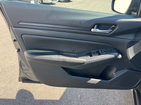 Used 2025 Nissan Altima 2.5 SV FWD image 18
