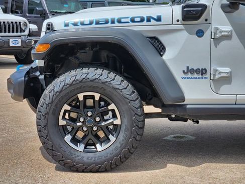 Used 2025 Jeep Wrangler Unlimited Rubicon 4xe w/ Safety Group AWD/4WD image 9