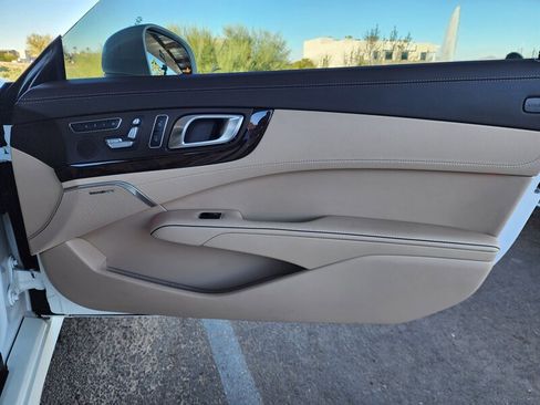 Used 2016 Mercedes-Benz SL 550 w/ Driver Assistance Package image 80