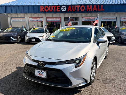 Used 2024 Toyota Corolla LE FWD image 1