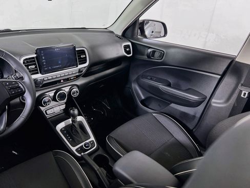 Used 2023 Hyundai Venue Limited image 22