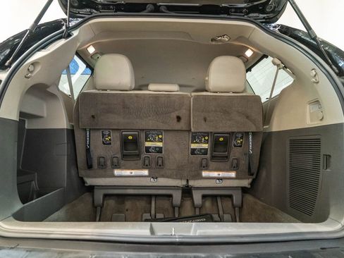 Used 2017 Toyota Sienna XLE w/ XLE Navigation Package AWD/4WD image 35