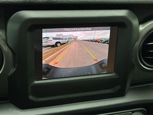 Certified 2022 Jeep Gladiator Willys image 3