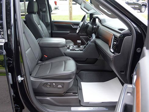 Used 2024 GMC Sierra 1500 Denali AWD/4WD image 18