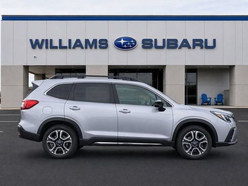 Used 2025 Subaru Ascent Touring w/ Popular Package #2 AWD/4WD image 9