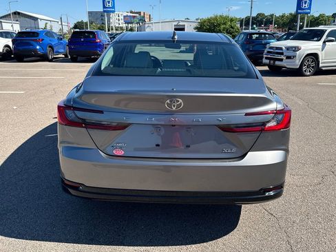Used 2025 Toyota Camry XLE AWD/4WD image 6