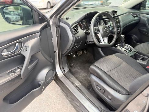 Used 2017 Nissan Rogue SV FWD image 9