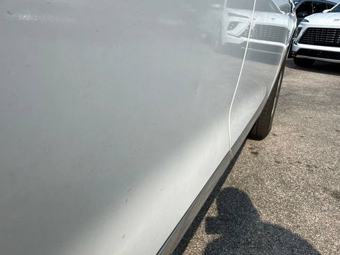 Used 2020 Buick Enclave Essence AWD/4WD image 17