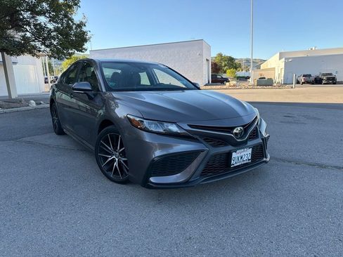 Used 2023 Toyota Camry SE FWD image 3
