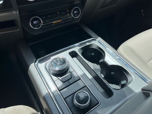 Used 2019 Ford Expedition XLT AWD/4WD image 16
