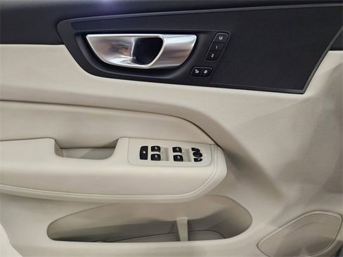 Used 2025 Volvo XC60 B5 Core image 23