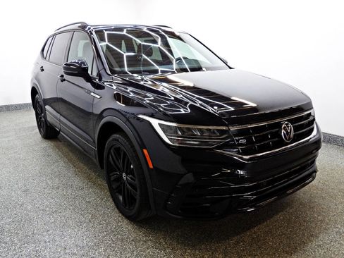 Used 2022 Volkswagen Tiguan SE R-Line image 3