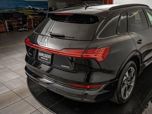 Used 2022 Audi e-tron Premium w/ Convenience Plus Package image 9