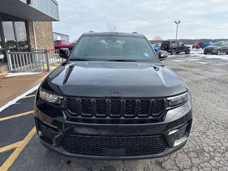 New 2025 Jeep Grand Cherokee Limited w/ Black Appearance Package AWD/4WD video 4