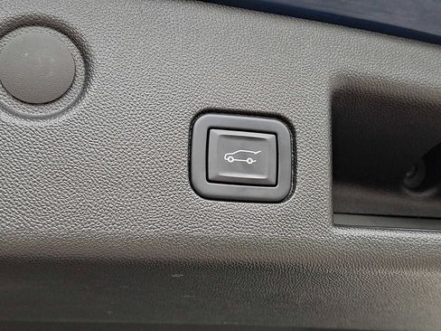 Used 2022 Chevrolet Equinox Premier AWD/4WD image 28