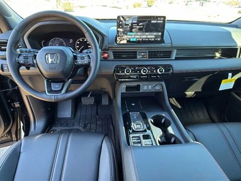 New 2025 Honda Pilot TrailSport image 18