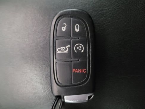 Used 2019 Jeep Cherokee Limited image 32