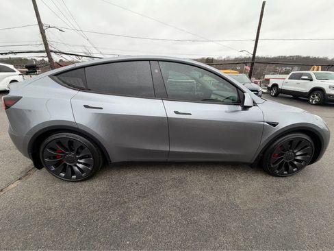 Used 2024 Tesla Model Y Performance image 3