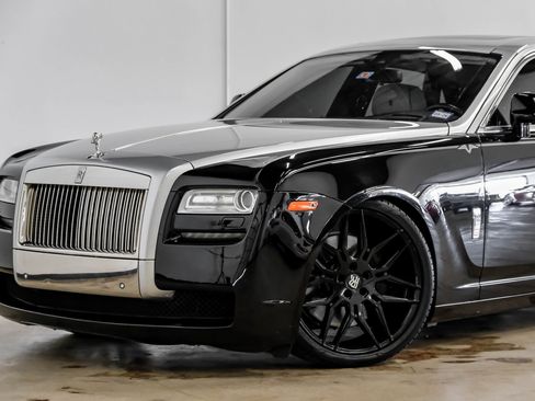 Used 2014 Rolls-Royce Ghost image 2