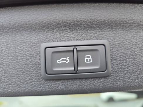 New 2025 Audi Q3 2.0T Premium image 13