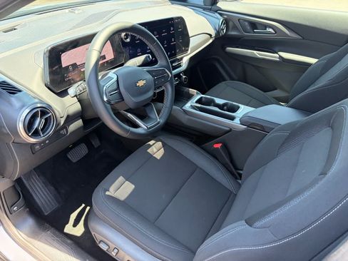 Used 2026 Chevrolet Equinox EV LT w/ Comfort Package AWD/4WD image 11