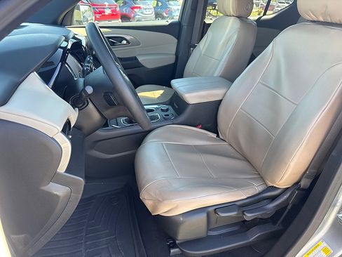 Used 2023 Chevrolet Traverse LS FWD image 13