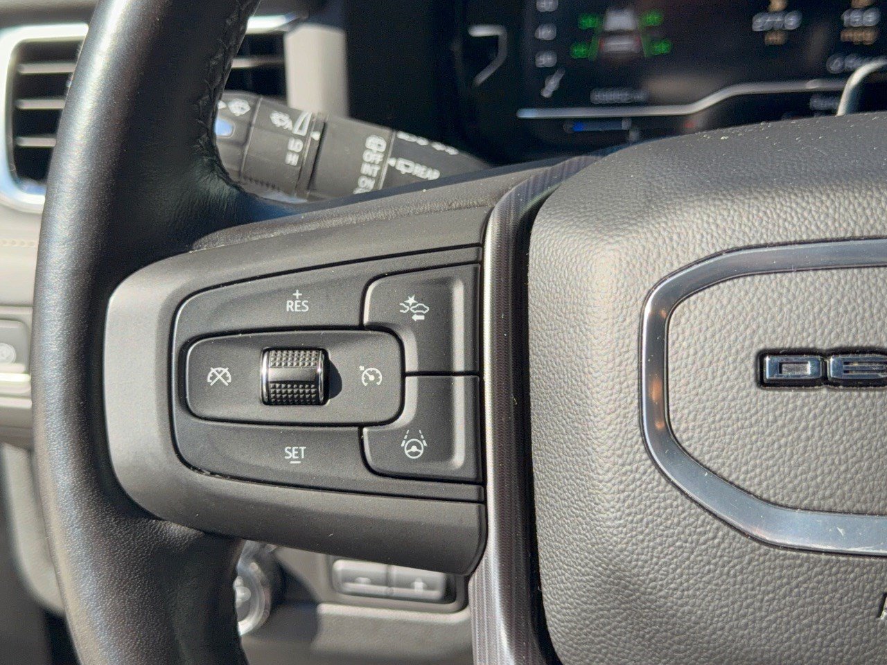 Used 2023 GMC Yukon Denali Ultimate AWD/4WD image 18
