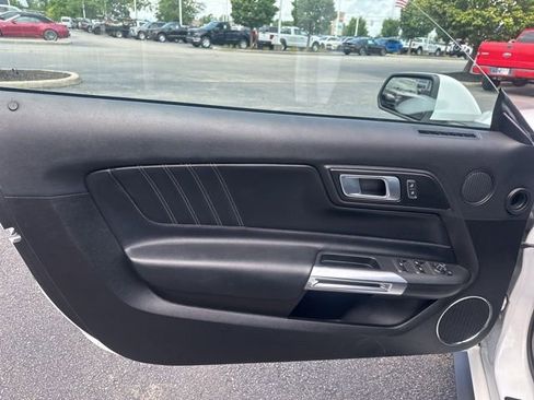 Used 2022 Ford Mustang Premium image 18
