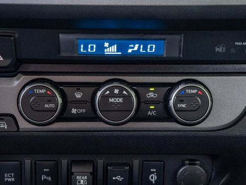 Used 2022 Toyota Tacoma TRD Sport image 20