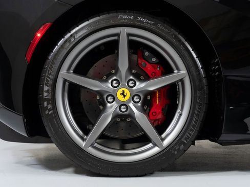 Used 2023 Ferrari F8 Tributo RWD image 20