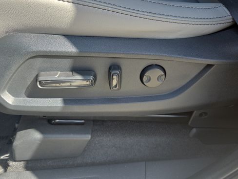 Used 2023 Honda Pilot Touring image 10