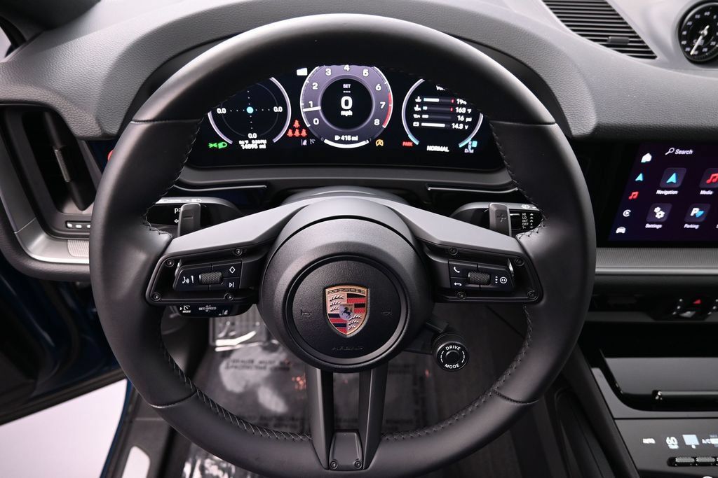 Certified 2025 Porsche Cayenne Coupe AWD/4WD image 19