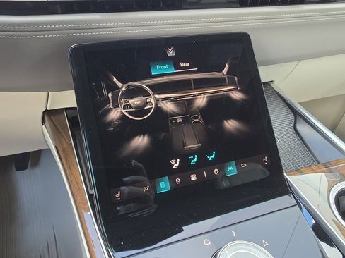 New 2026 Cadillac Escalade ESV Platinum Sport w/ LPO, ONYX Package image 31